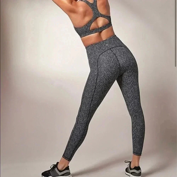 Athleta Ultimate Stash Textured 7/8 Tights Leggings Yoga Pants Pockets: XSP - Picture 1 of 11